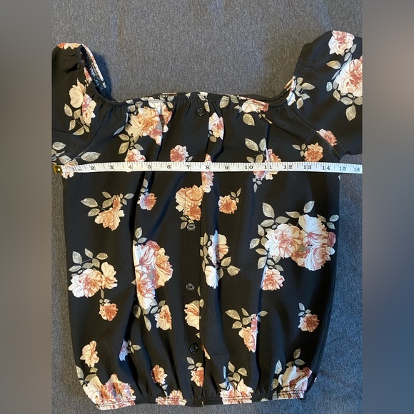 Cropped Floral Blouse - Picture 3 of 5
